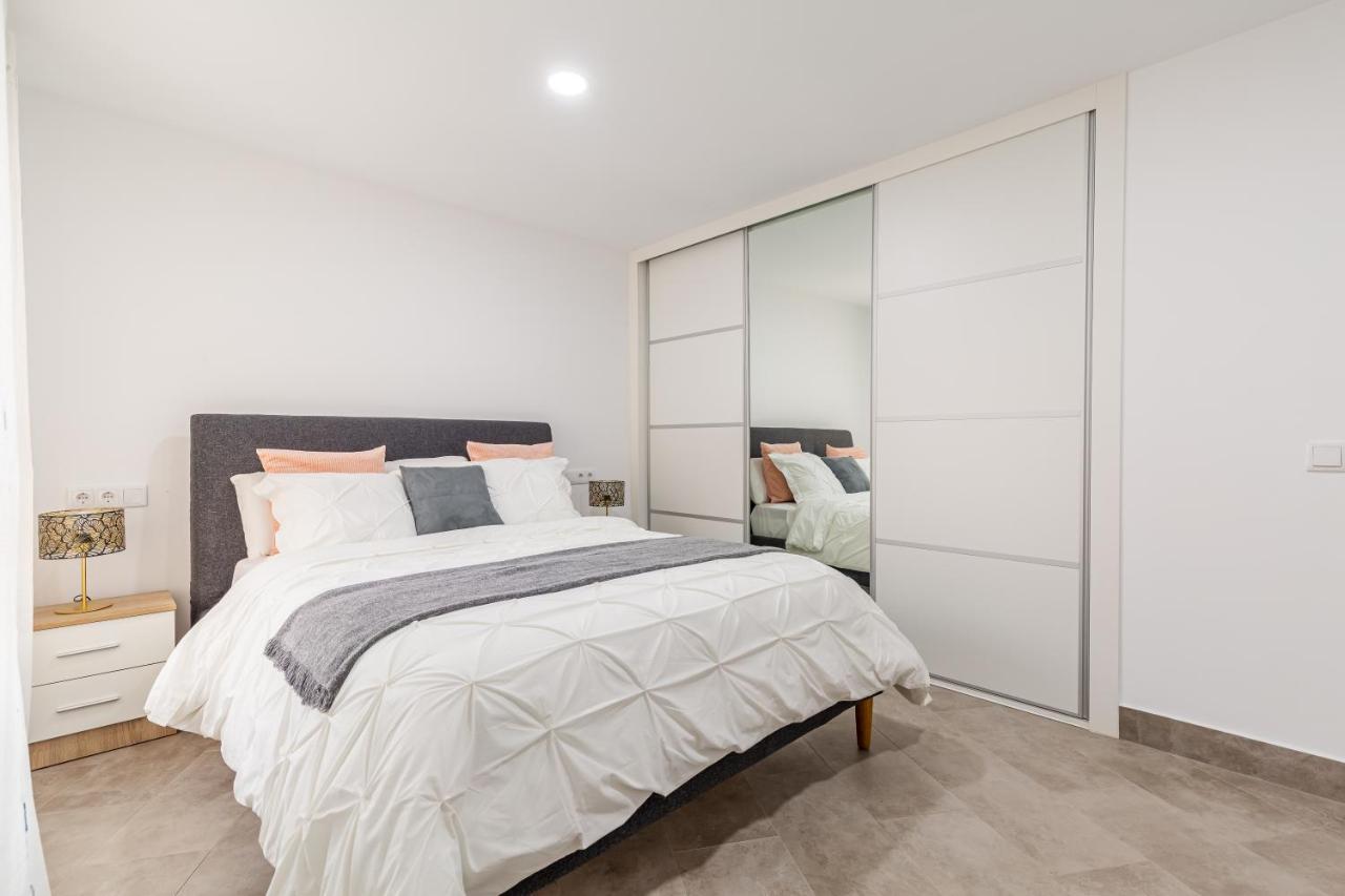 Modern Apartment Steps From The Beach Torrox Bagian luar foto