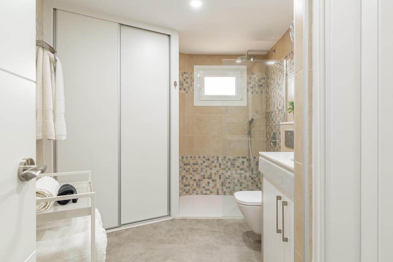 Modern Apartment Steps From The Beach Torrox Bagian luar foto