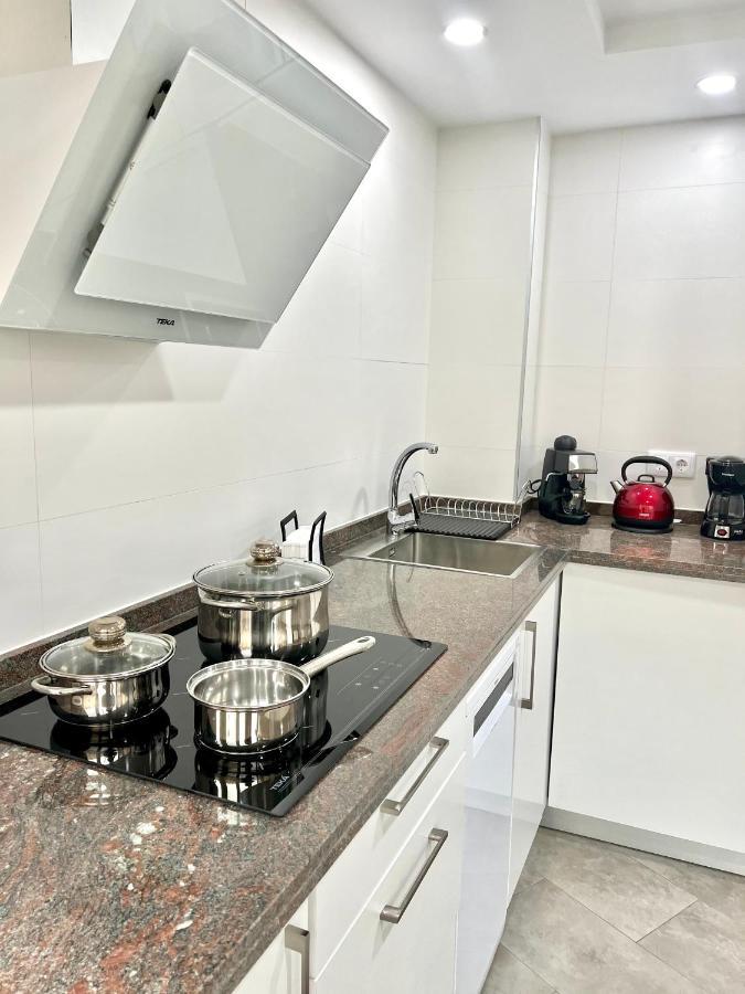 Modern Apartment Steps From The Beach Torrox Bagian luar foto